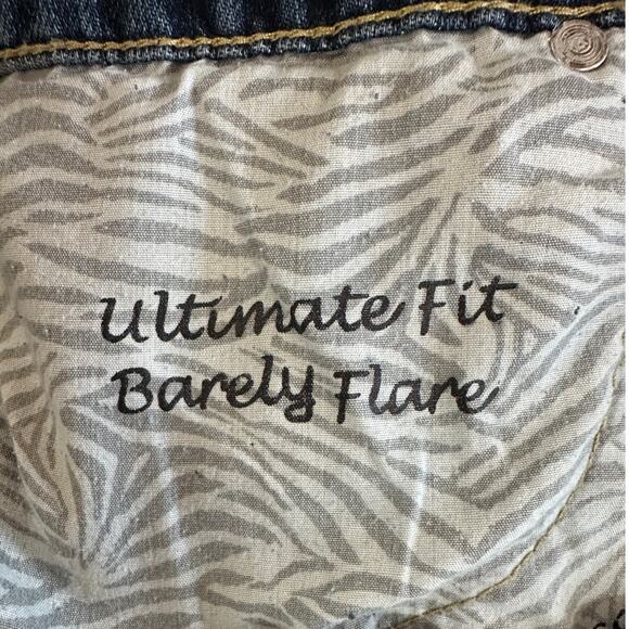 Chico's Platinum Denim Ultimate Fit Barely Flare Jeans Sz Chico 3 16 / 18 / XL - Picture 6 of 7